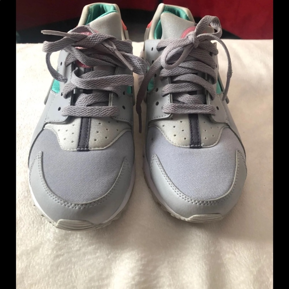 Nike Huarache size 5Y